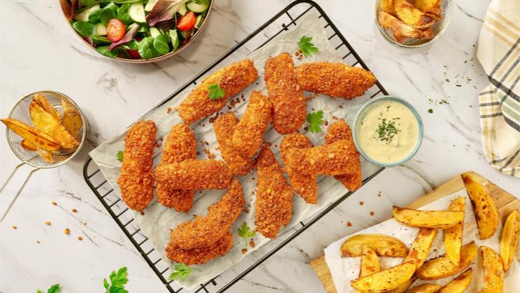 Chicken Nuggets und Kartoffel-Wedges im Airfryer