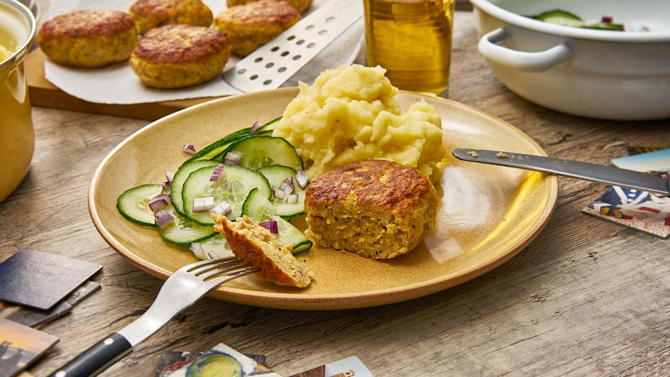 Fischfrikadelle mit Kartoffel-Sellerie-Püree