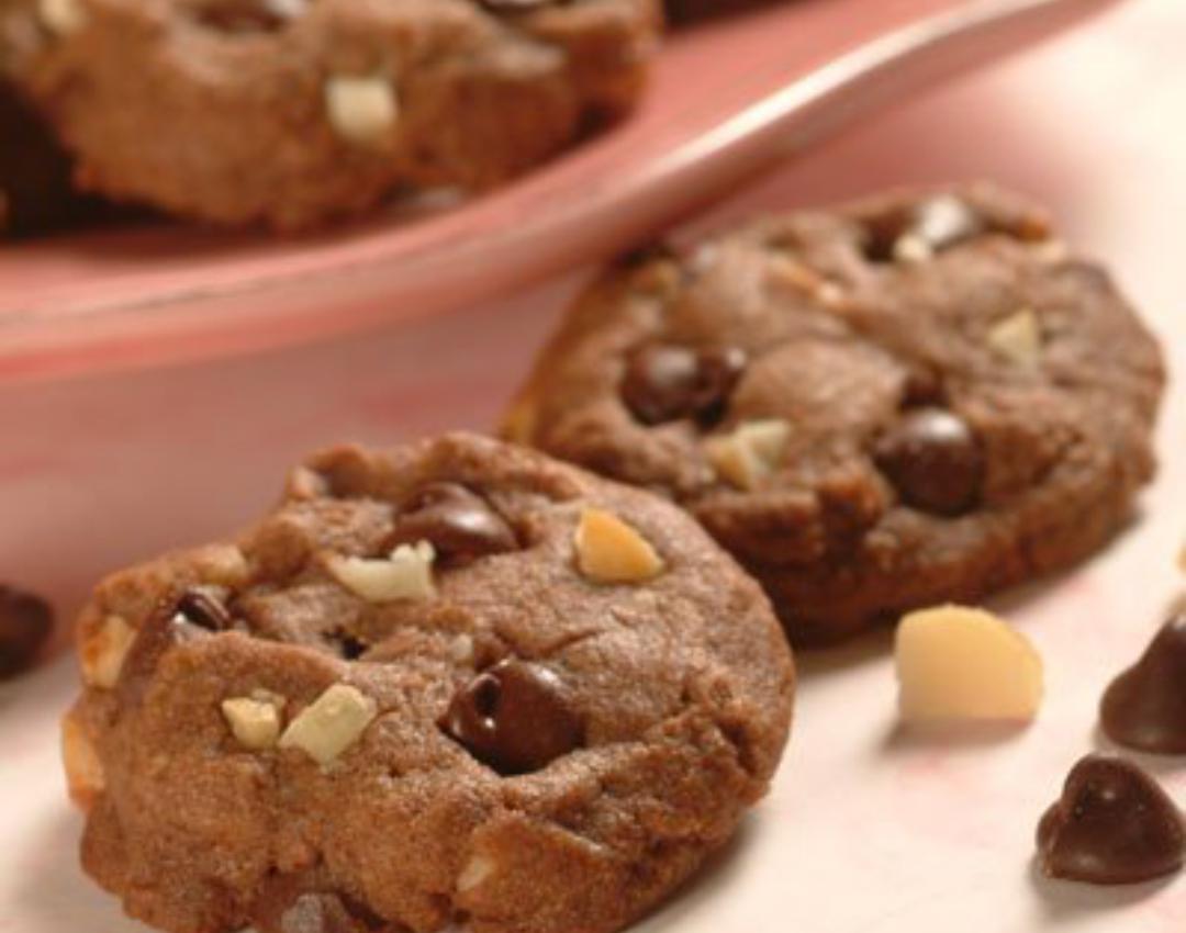 Macadamia Nut Chocolate Chip Cookies • Pint Sized Baker
