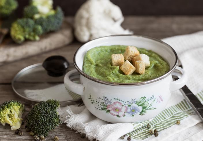 Puré de coliflor y brócoli con aceitunas y pimienta verde