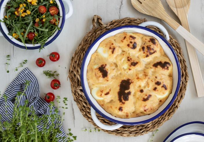 Huevos con salsa bechamel de cebolla