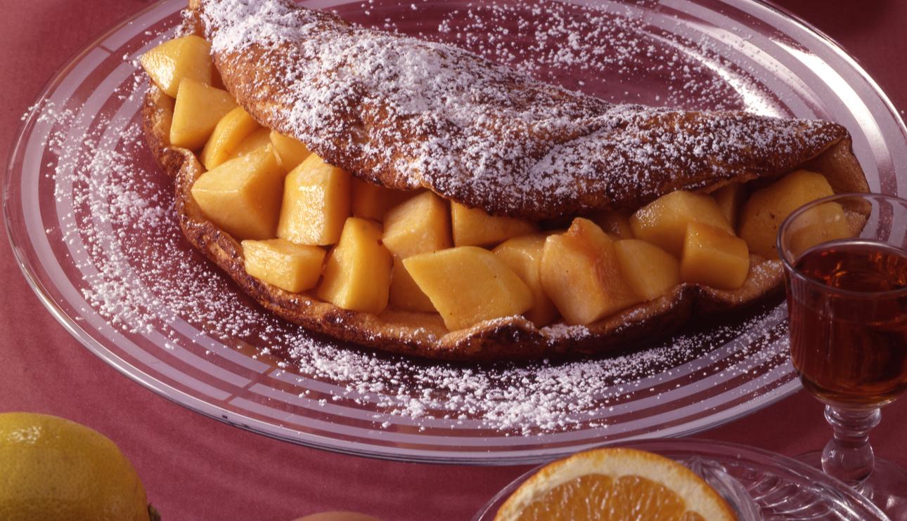 Crep de melocotones con salsa de naranja