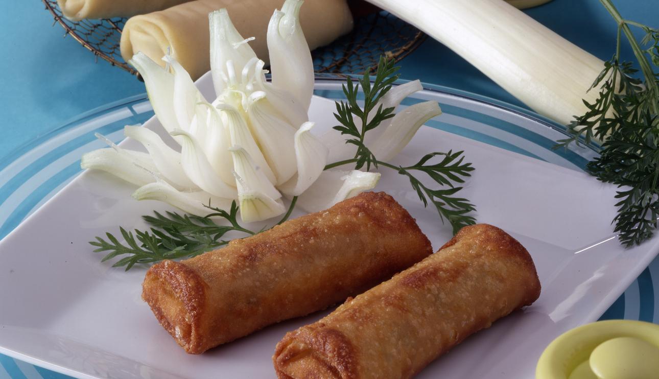 Rollitos chinos con calamares, gambas y verduras