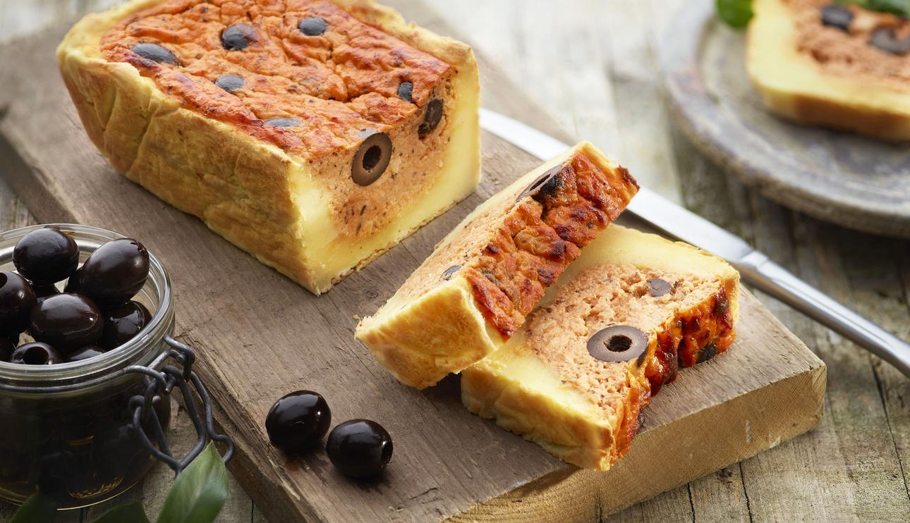 Tarta de patata, tomate y bacalao