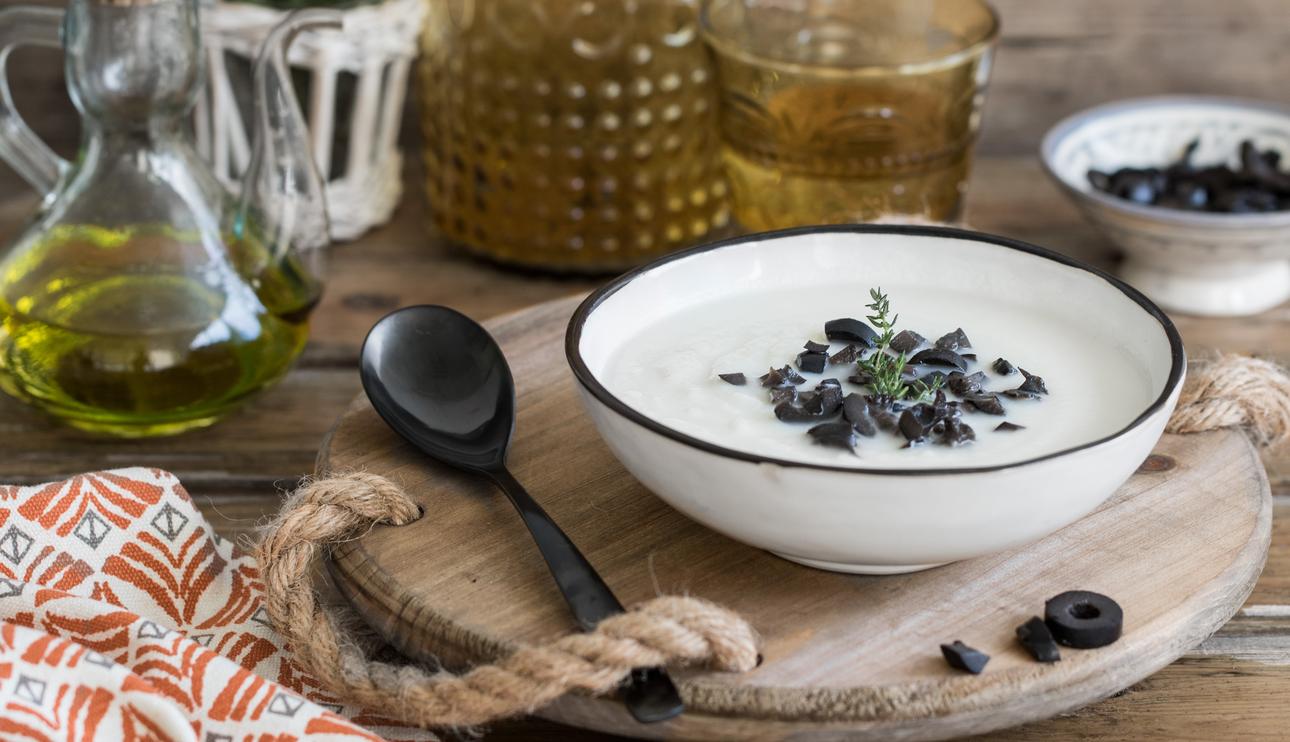 Crema de coliflor al aroma de aceitunas