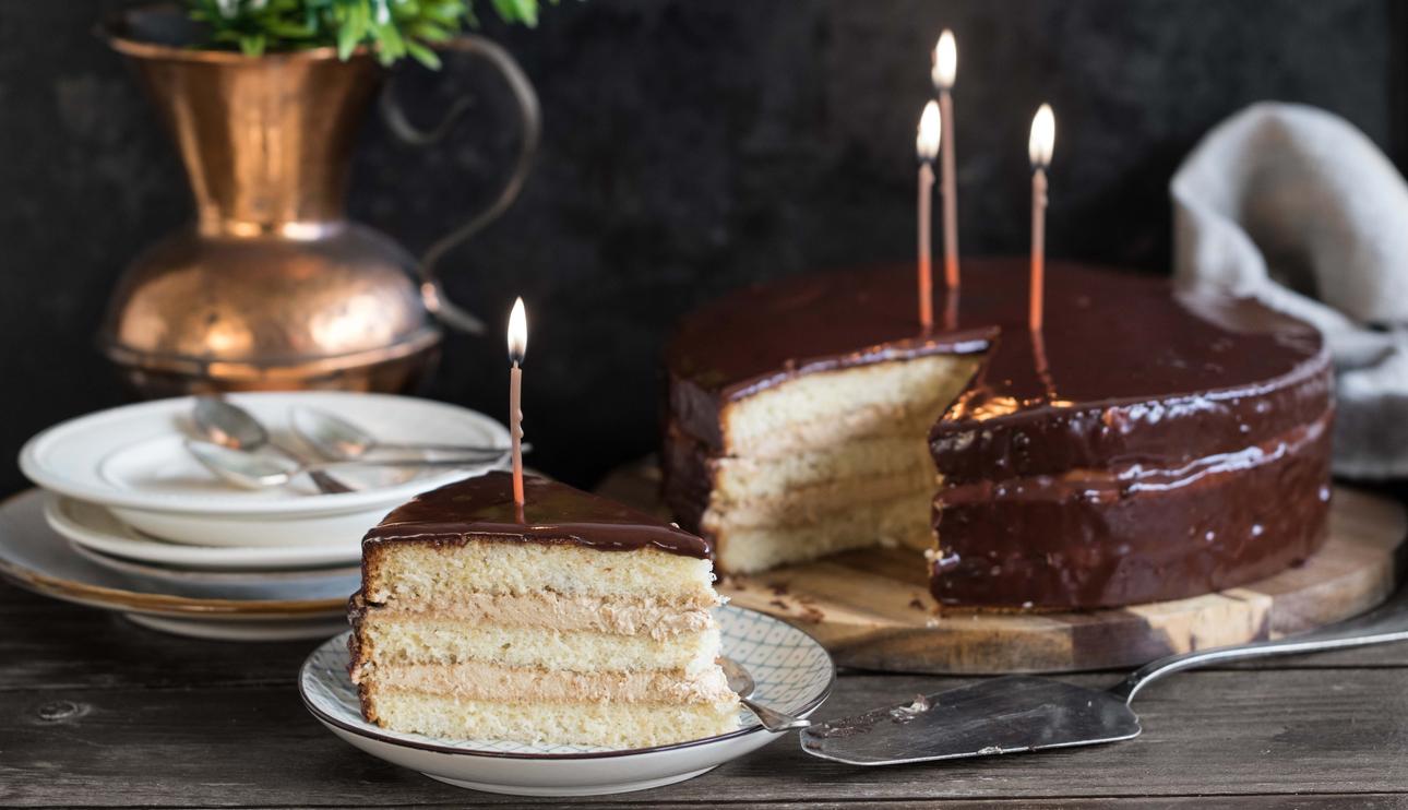 Pastel de moka y nueces