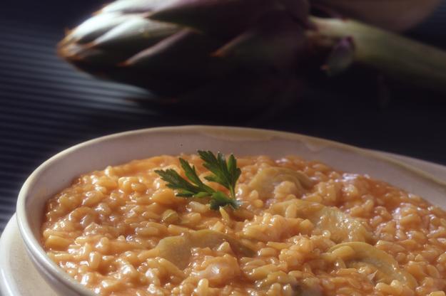 Risotto de tomate, alcachofas y queso idiazábal