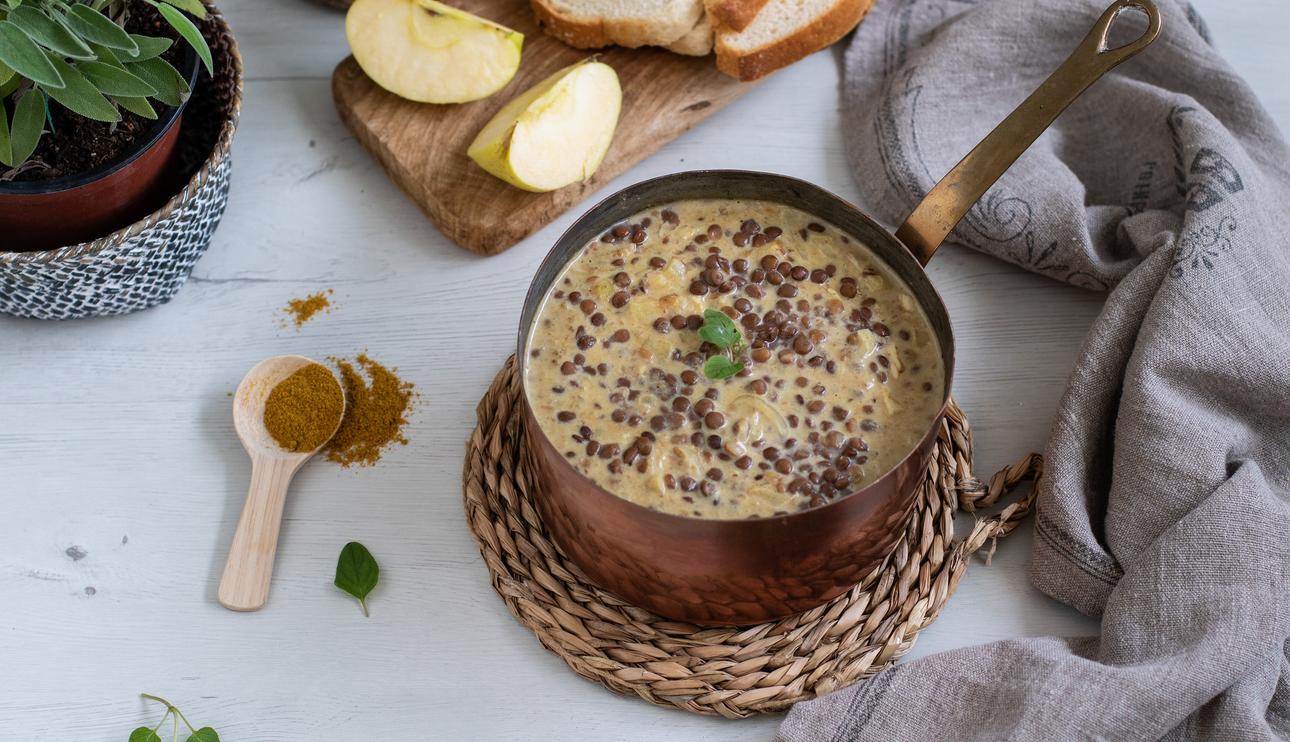 Lentejas guisadas con pollo y curry