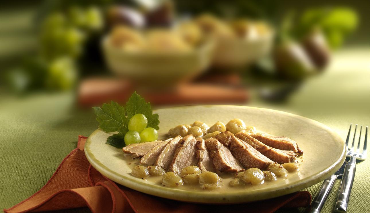 Magret de pato con uvas