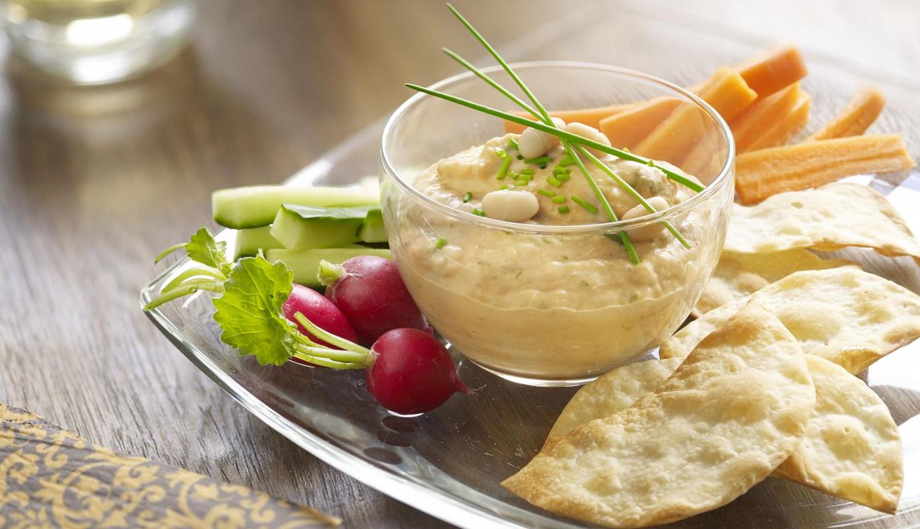 Hummus de judías blancas con obleas