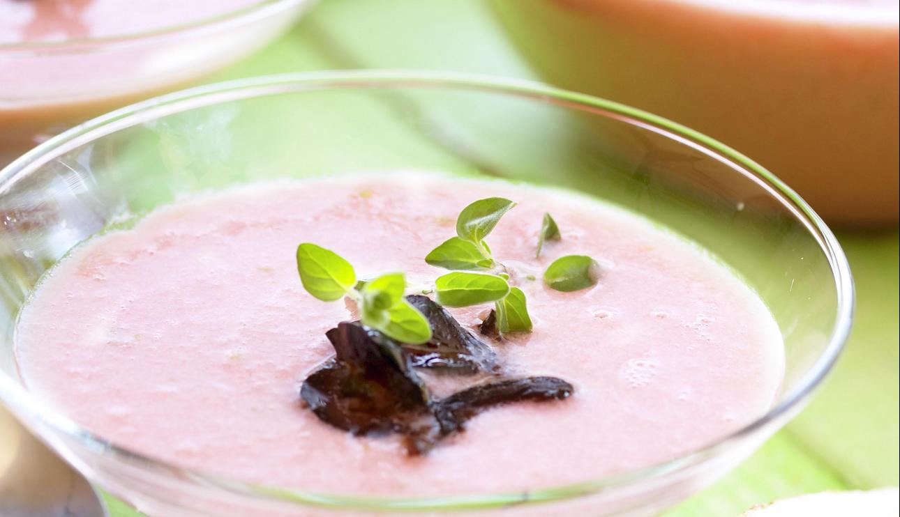 Sopa de sandía y tomate con yogur