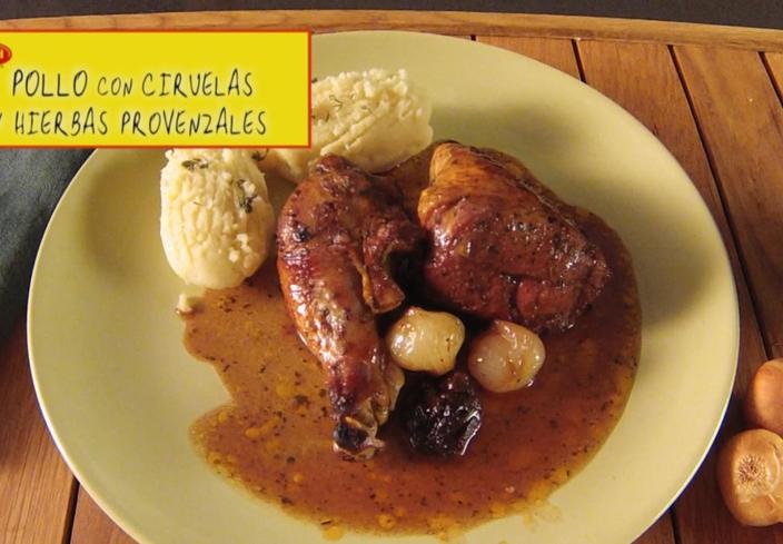 Pollo con ciruelas y hierbas provenzales