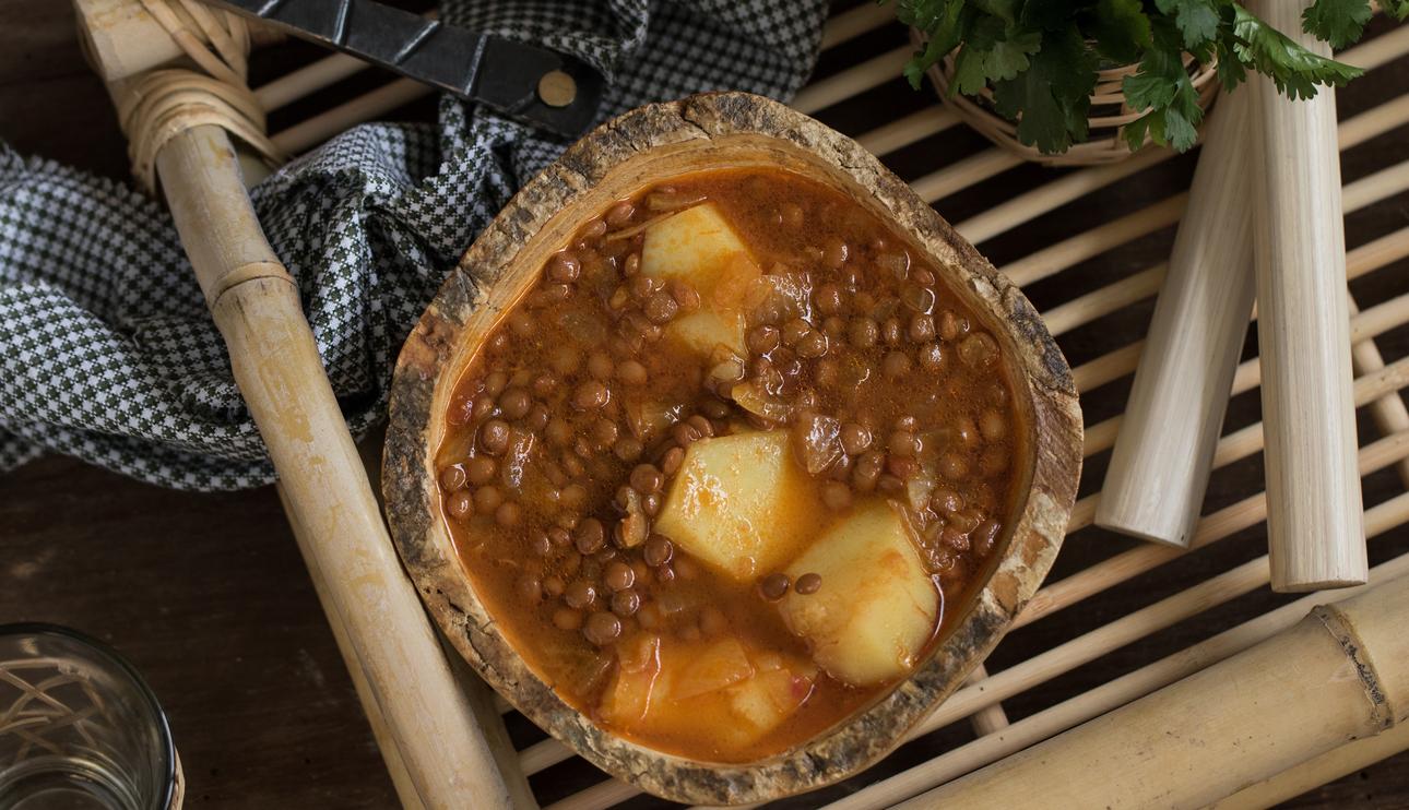 Patatas estofadas con lentejas al curry