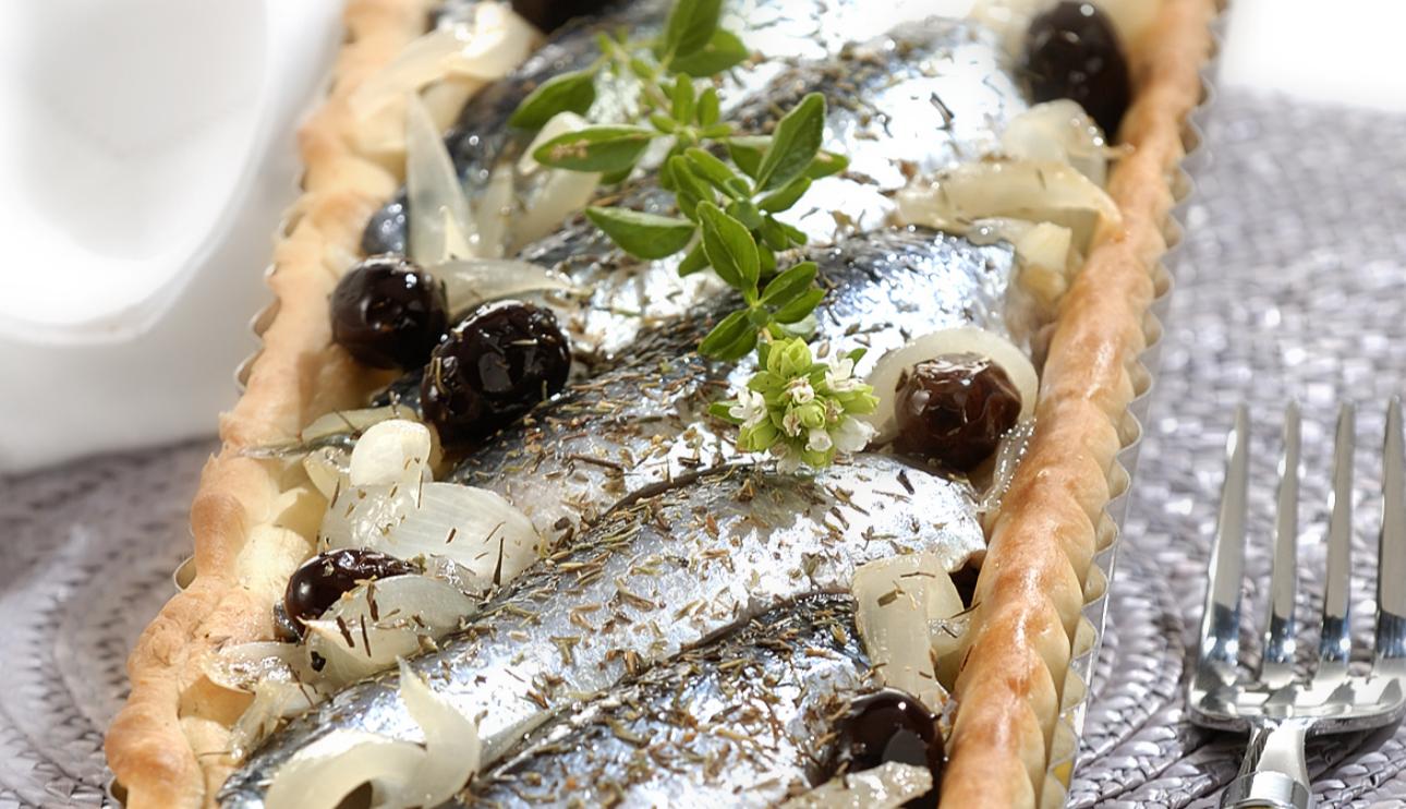 Coca de sardinas y cebolla