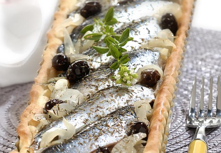 Coca de sardinas y cebolla