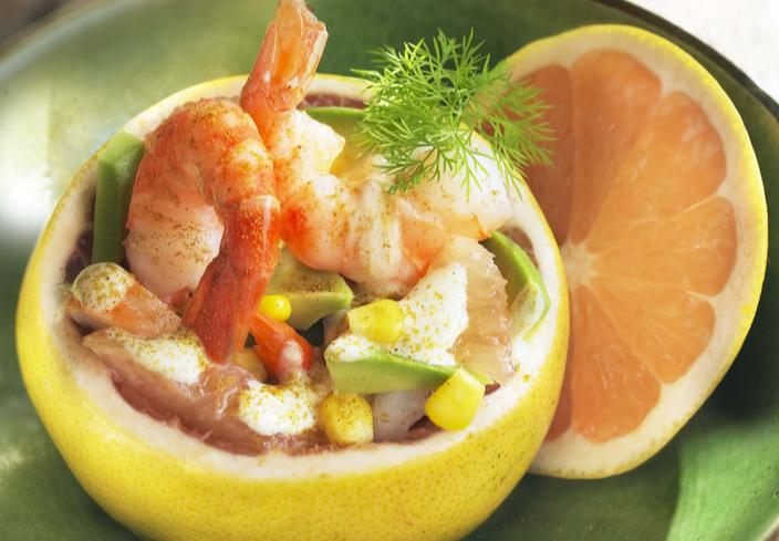 Ensalada de pomelo y langostinos al curry