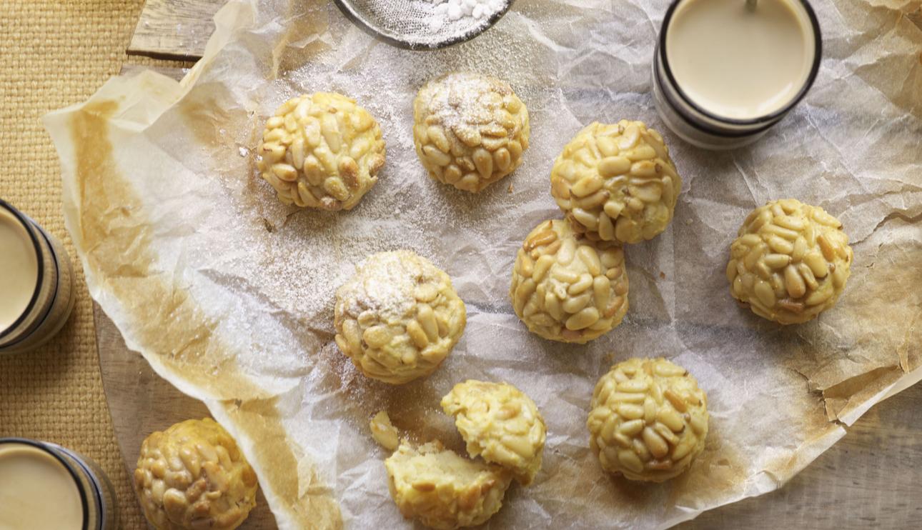 Panellets de piñones