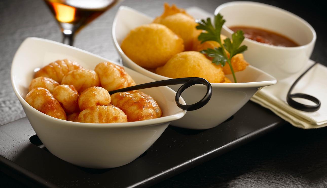 Buñuelos de rape y tomate con gnocchi