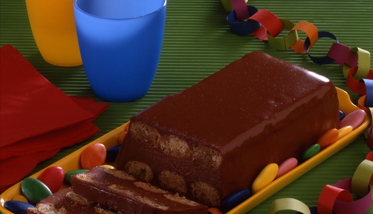 Pastel de bizcochos y plátanos