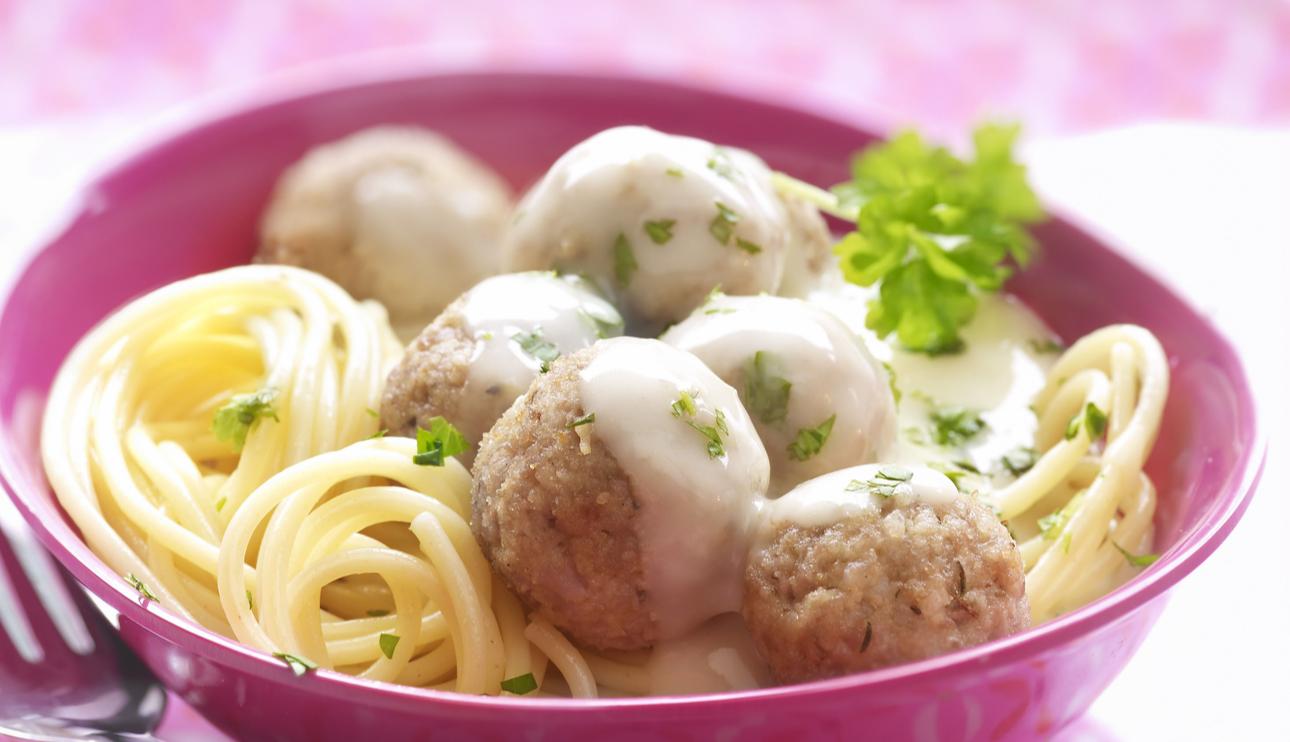 Blanqueta de albóndigas