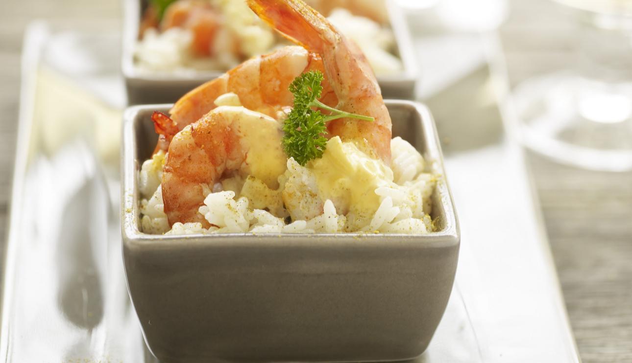 Gambas con crema de curry y arroz