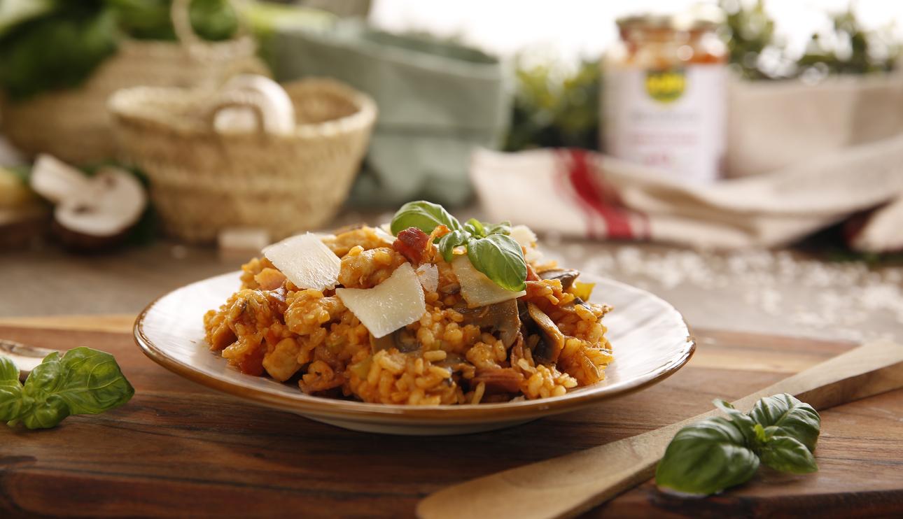 Arroz con pollo y tomate