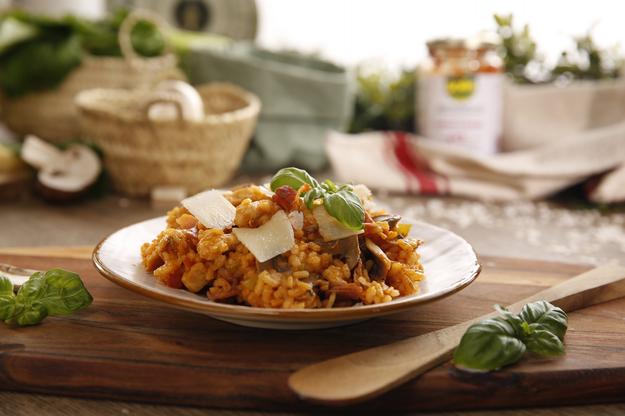 Arroz con pollo y tomate