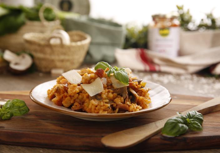 Arroz con pollo y tomate