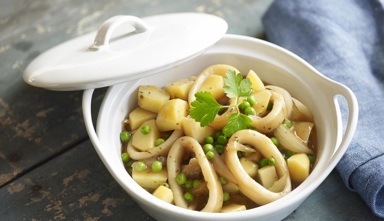 Sepia con patatas jugoso al horno