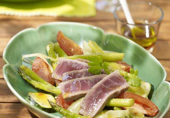 Atún fresco con verduras al horno