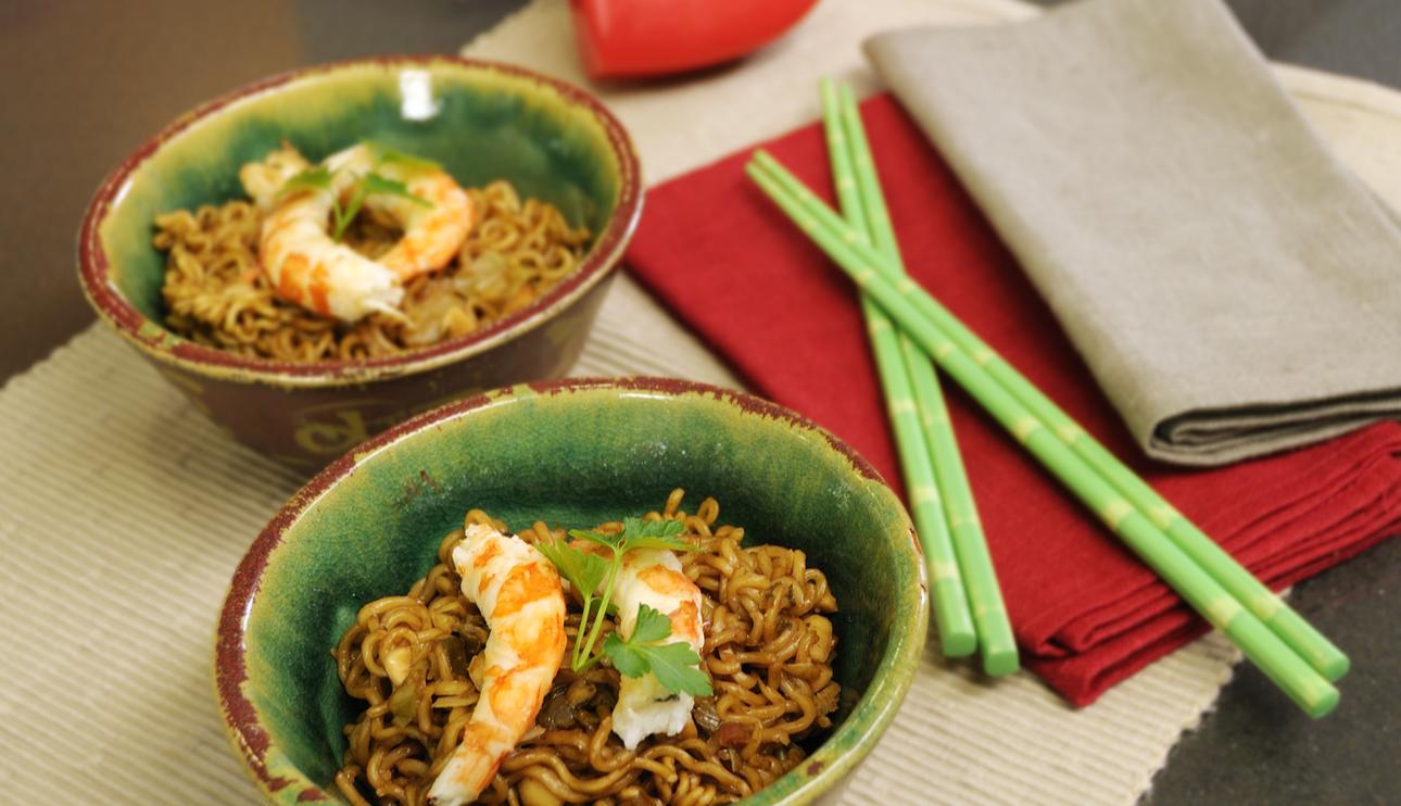 Gambas picantes con fideos
