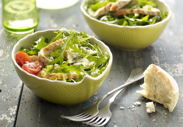 Ensalada de pollo con pesto