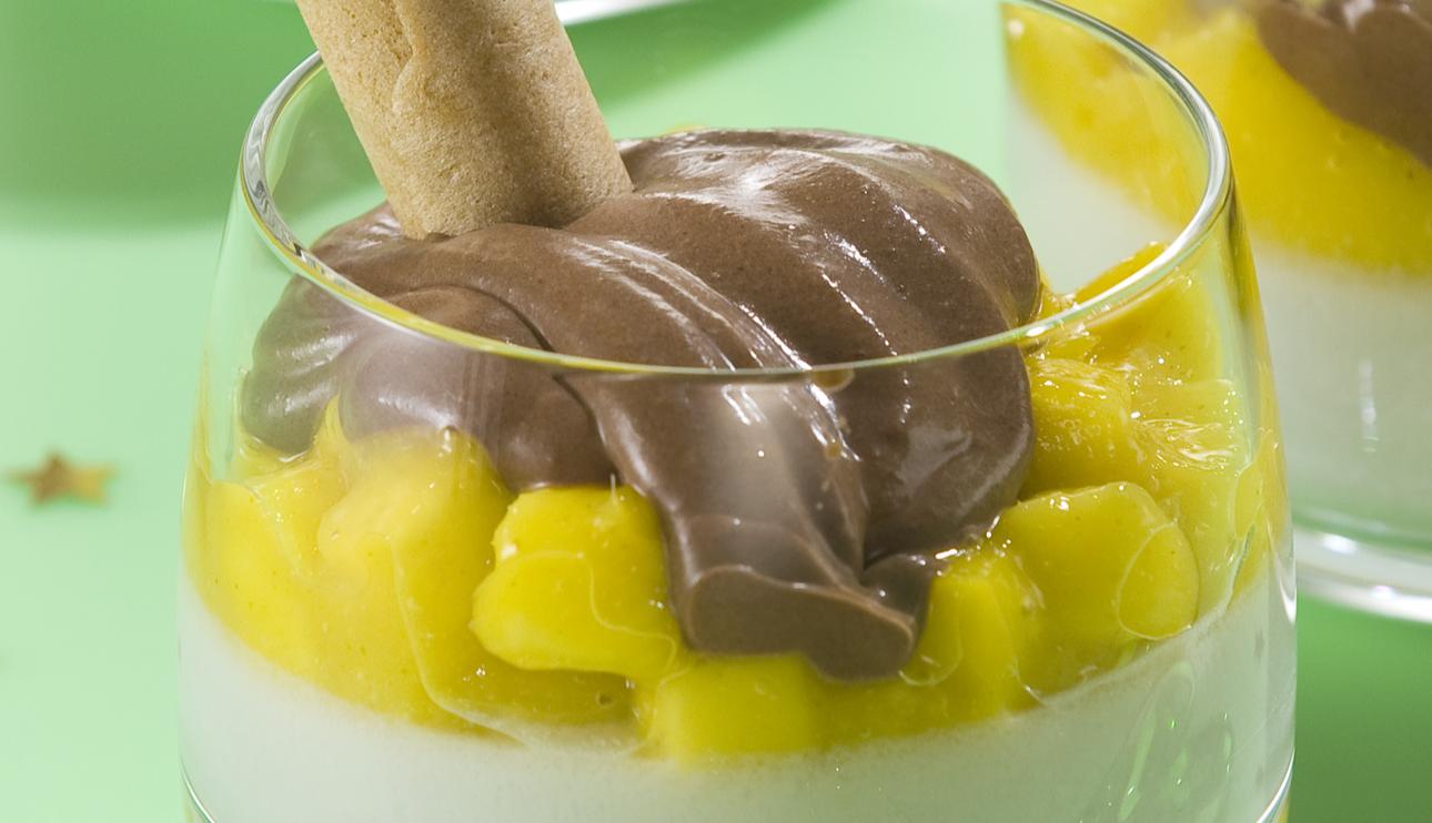 Panna cotta de coco con espuma de chocolate