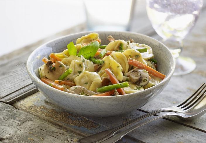 Pasta con salsa de verduras a la crema