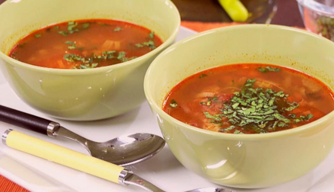 Caldo vegetal con tomate