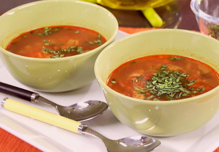 Caldo vegetal con tomate
