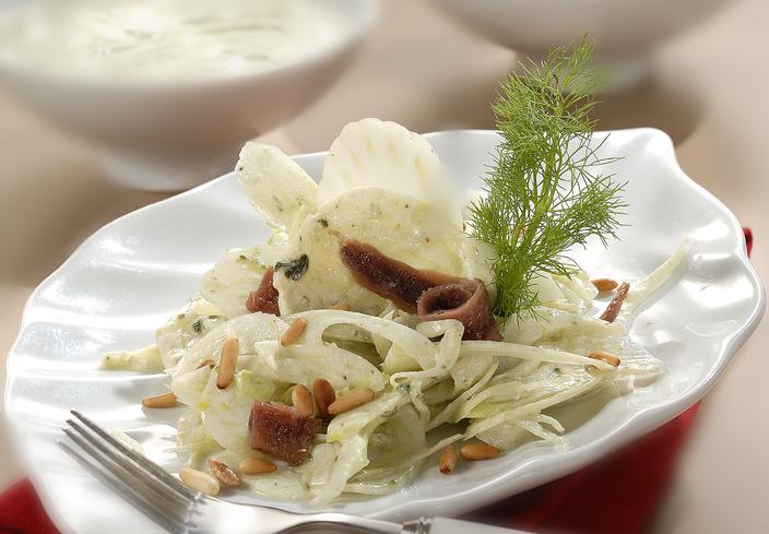 Ensalada de hinojos con crema de yogur