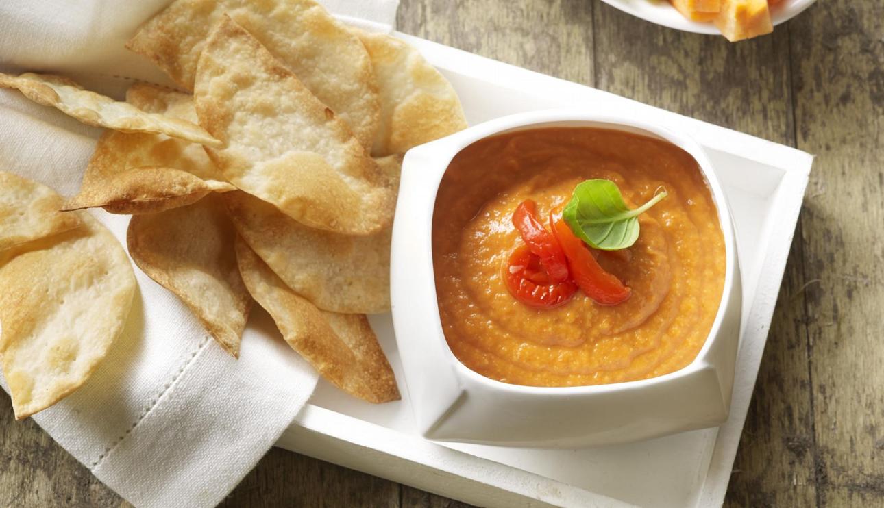Hummus de pimientos rojos asados con obleas