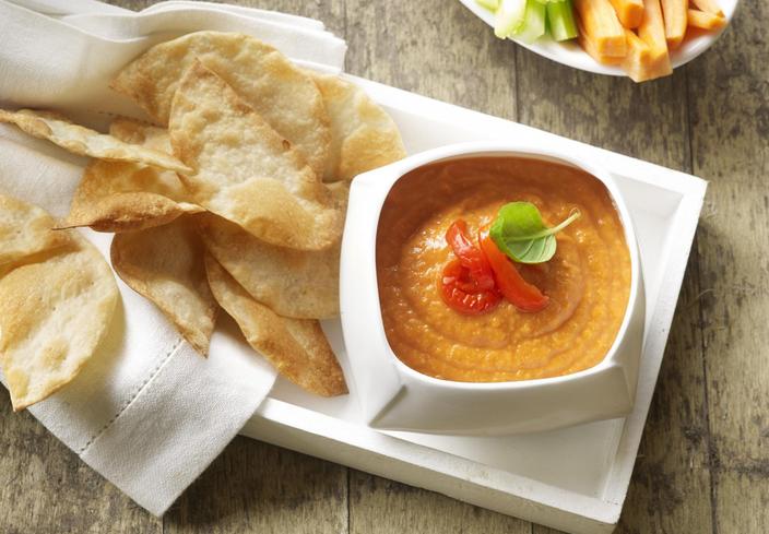 Hummus de pimientos rojos asados con obleas