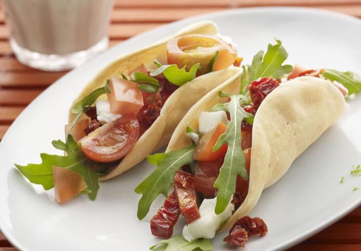 Tacos de tomate y mozzarella