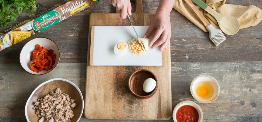 Trenza de hojaldre rellena de atún y tomate