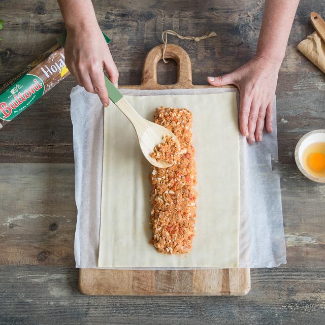 Trenza de hojaldre rellena de atún y tomate