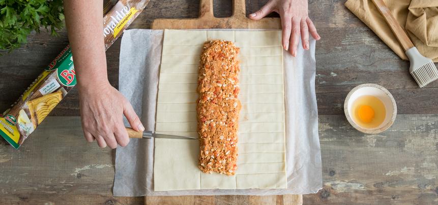 Trenza de hojaldre rellena de atún y tomate