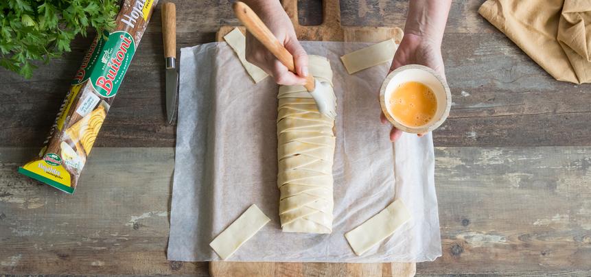 Trenza de hojaldre rellena de atún y tomate