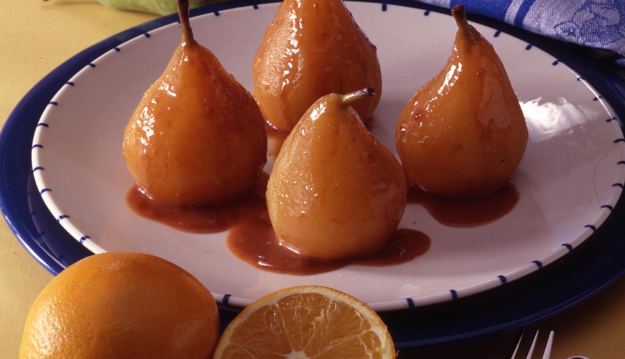 Peras con salsa de naranja y vino
