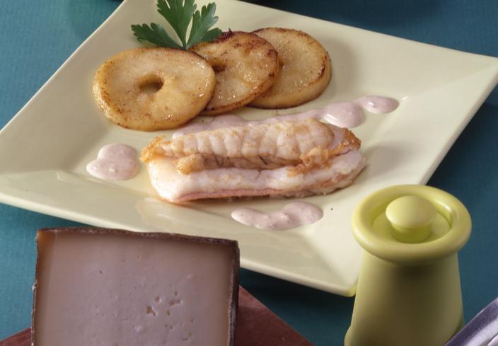 Libritos de rape y jamón con manzanas