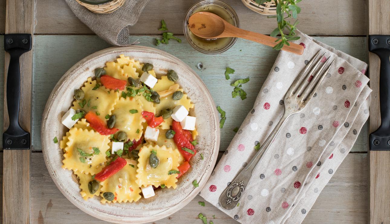 Ensalada tibia de pasta con feta