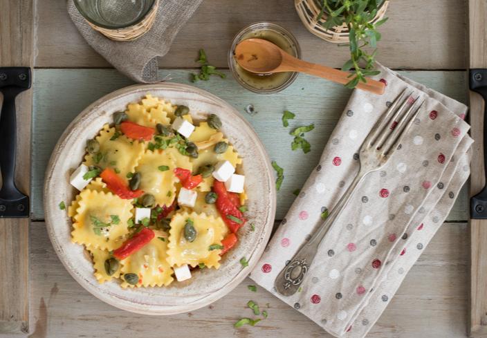 Ensalada tibia de pasta con feta
