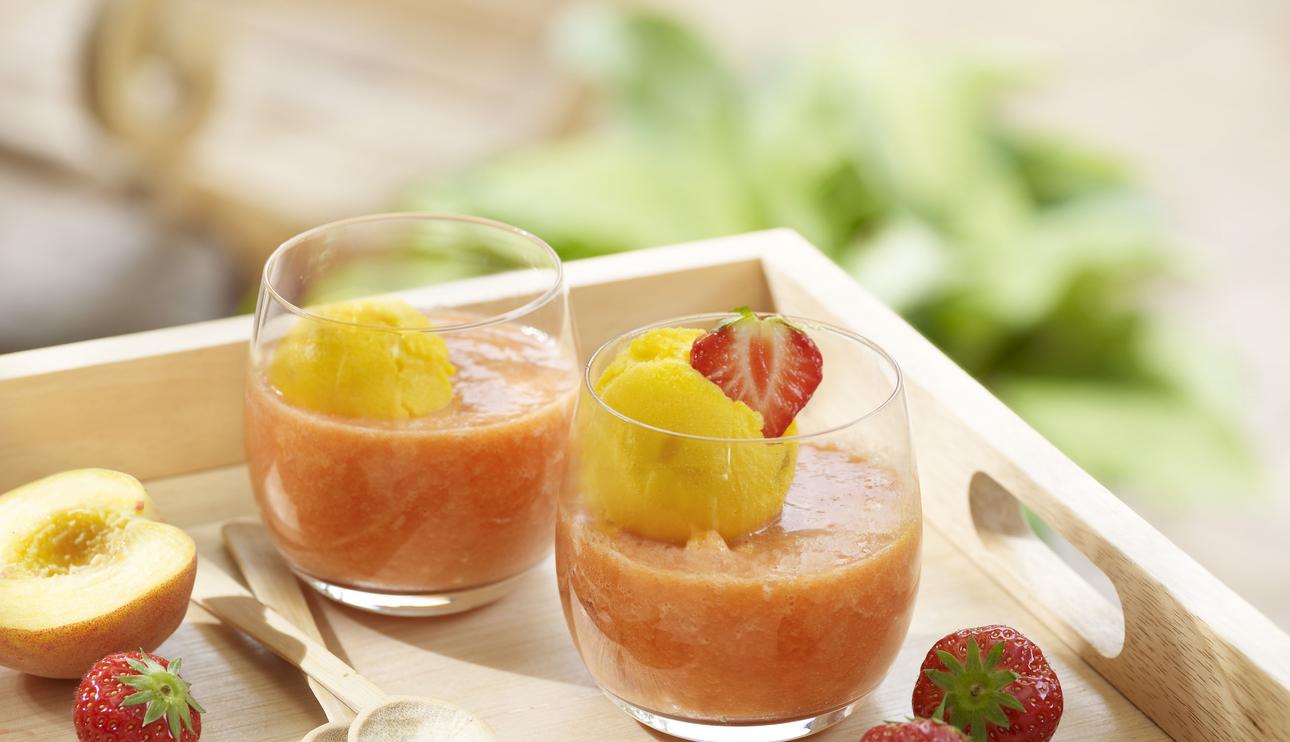 Batido de fresones y melocotones