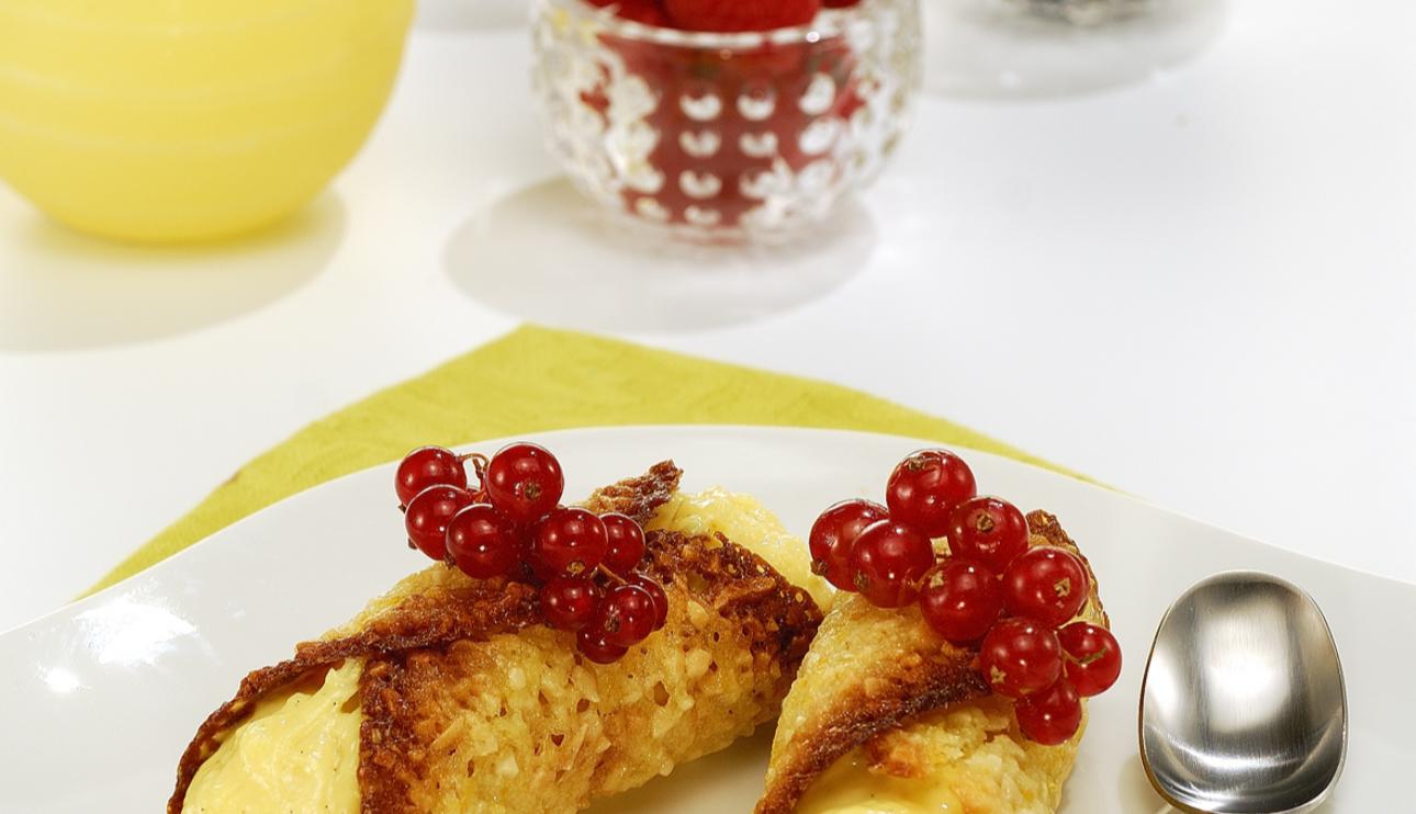 Rollos de crema con frutos rojos